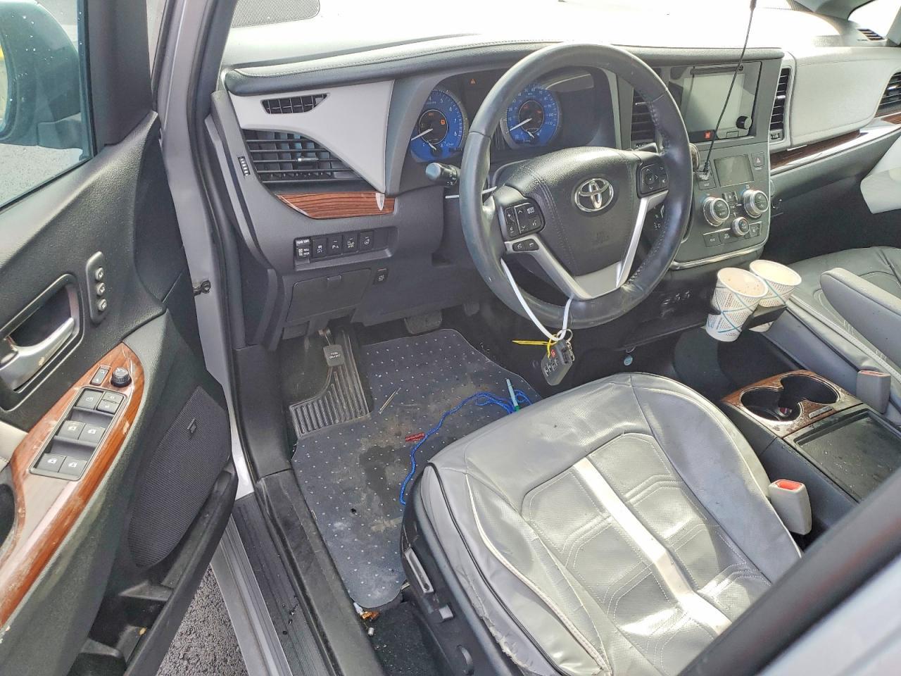 2017 TOYOTA SIENNA