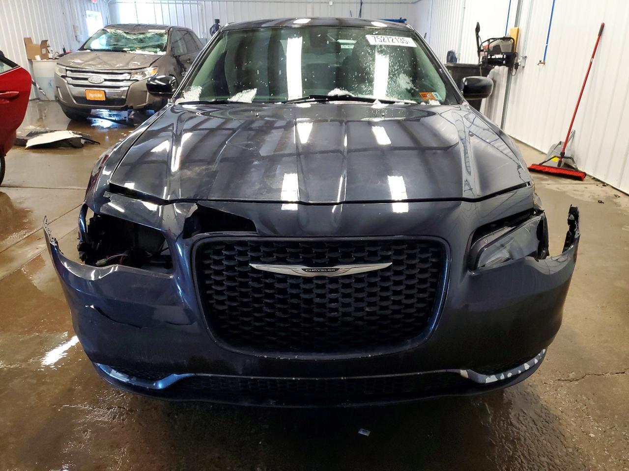 2019 CHRYSLER 300
