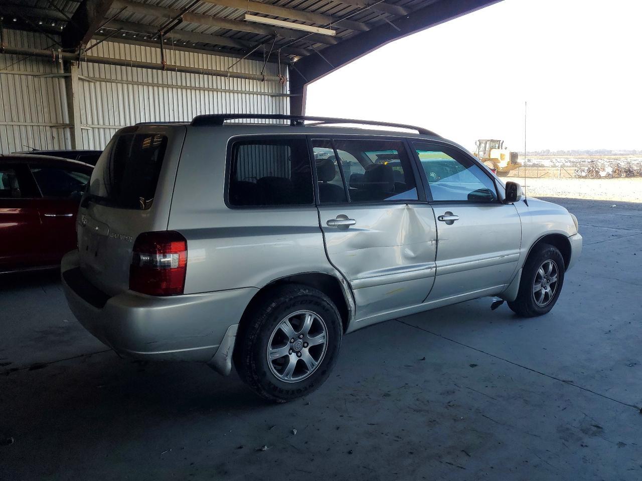 2005 TOYOTA HIGHLANDER