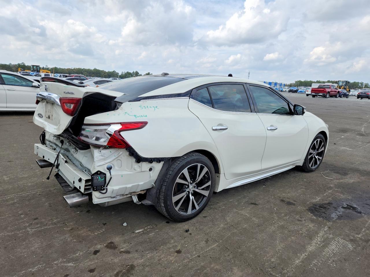 2017 NISSAN Maxima