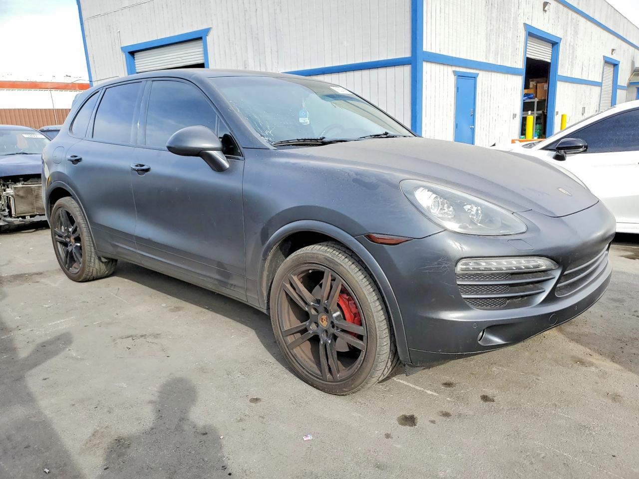 2013 PORSCHE CAYENNE