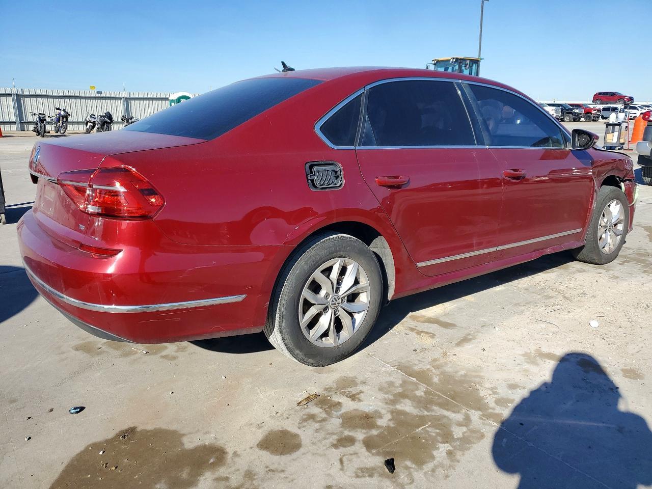 2016 VOLKSWAGEN Passat