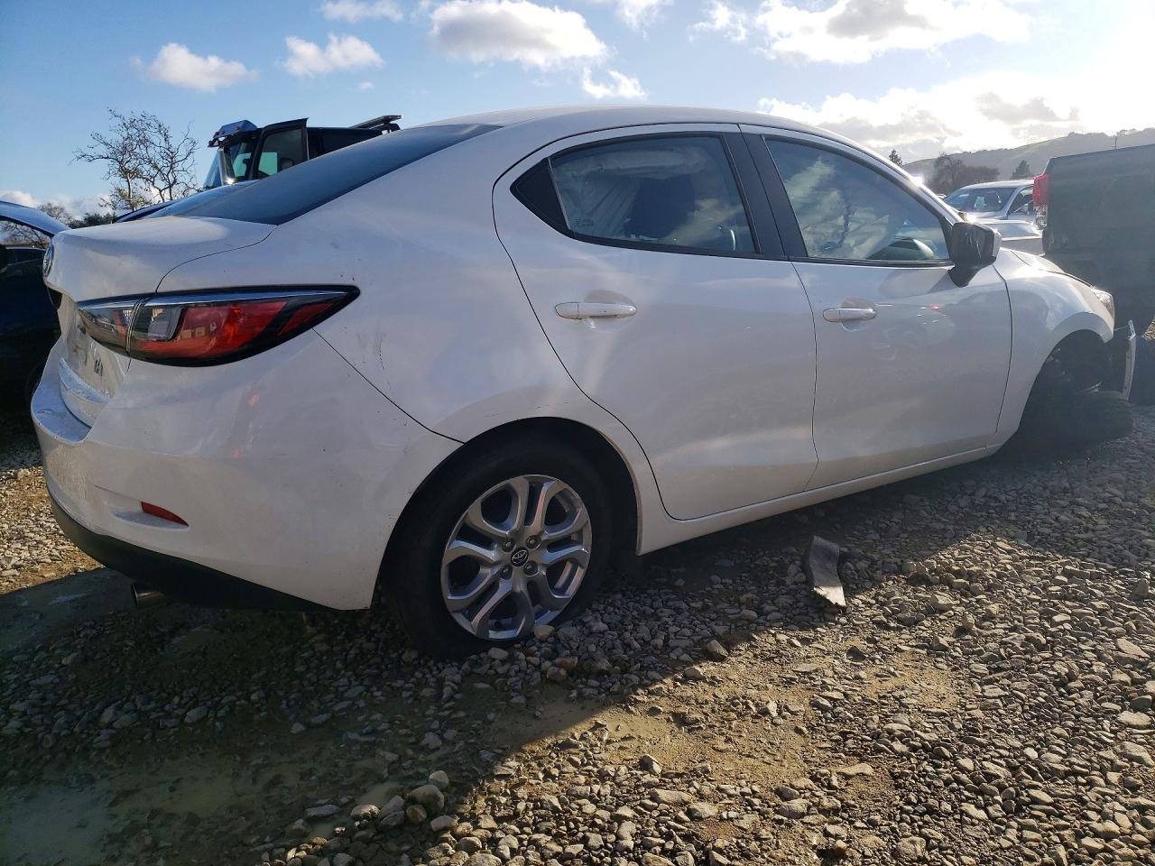 2017 TOYOTA YARIS