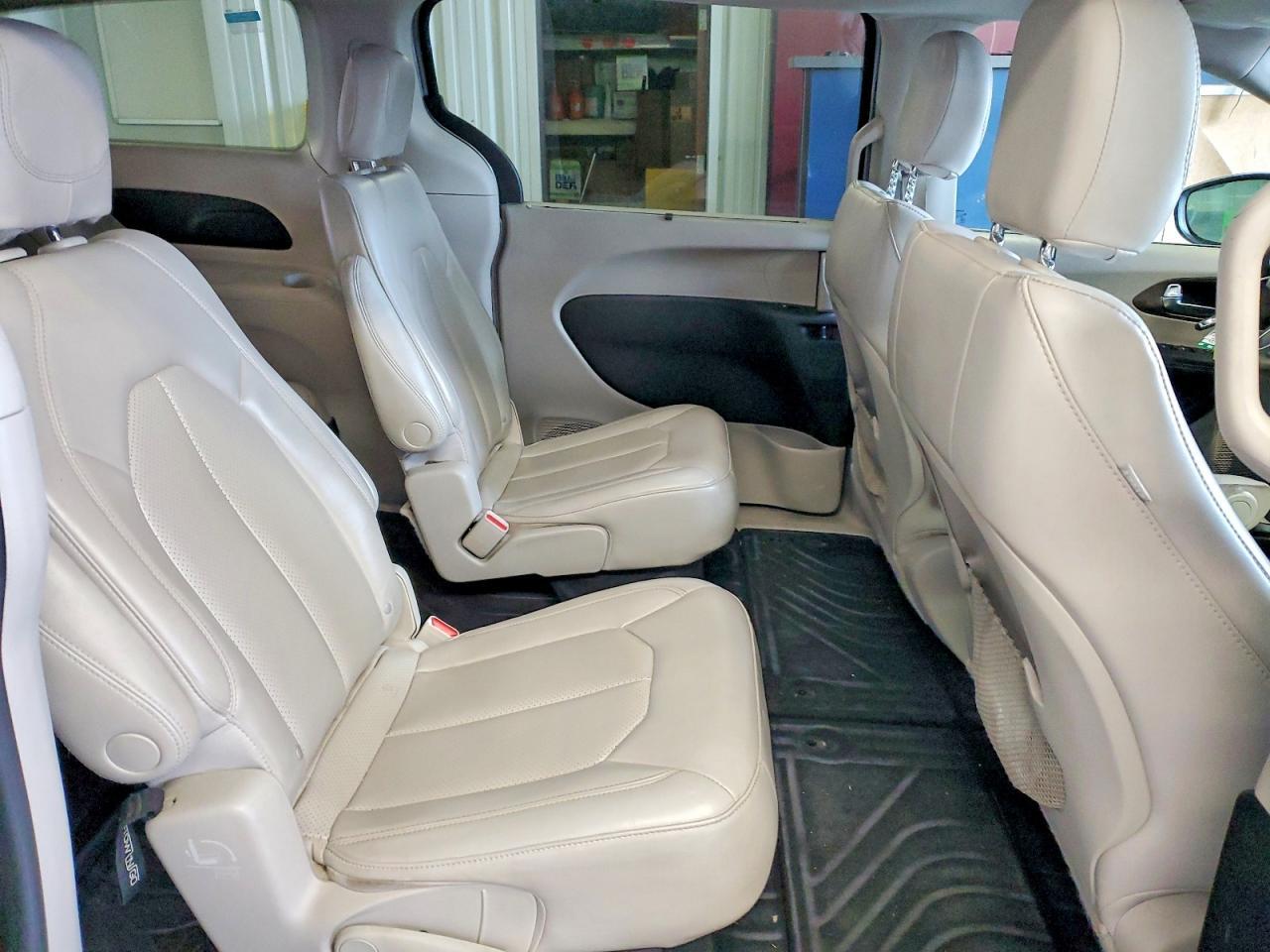 2021 CHRYSLER Voyager
