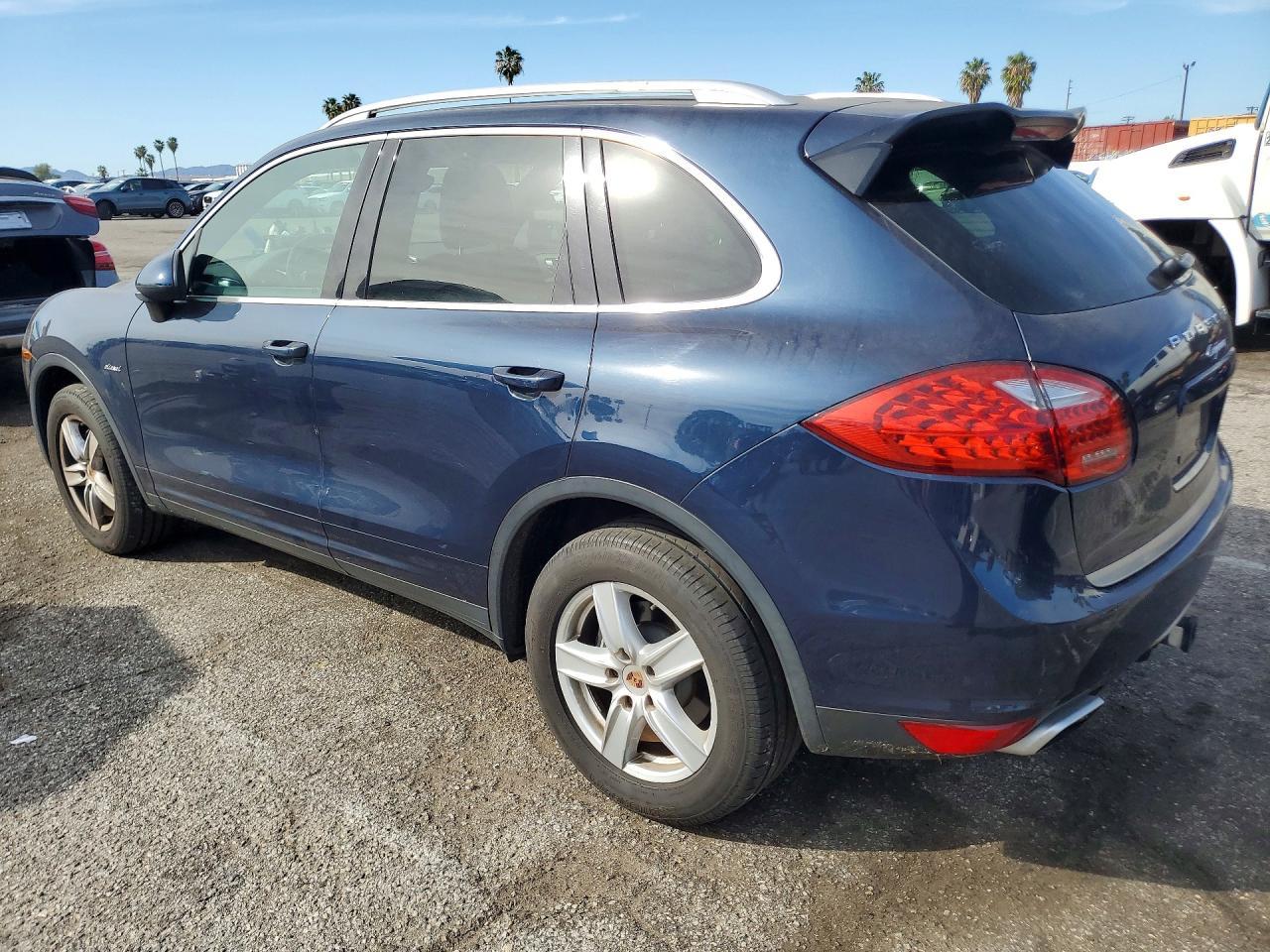2014 PORSCHE CAYENNE