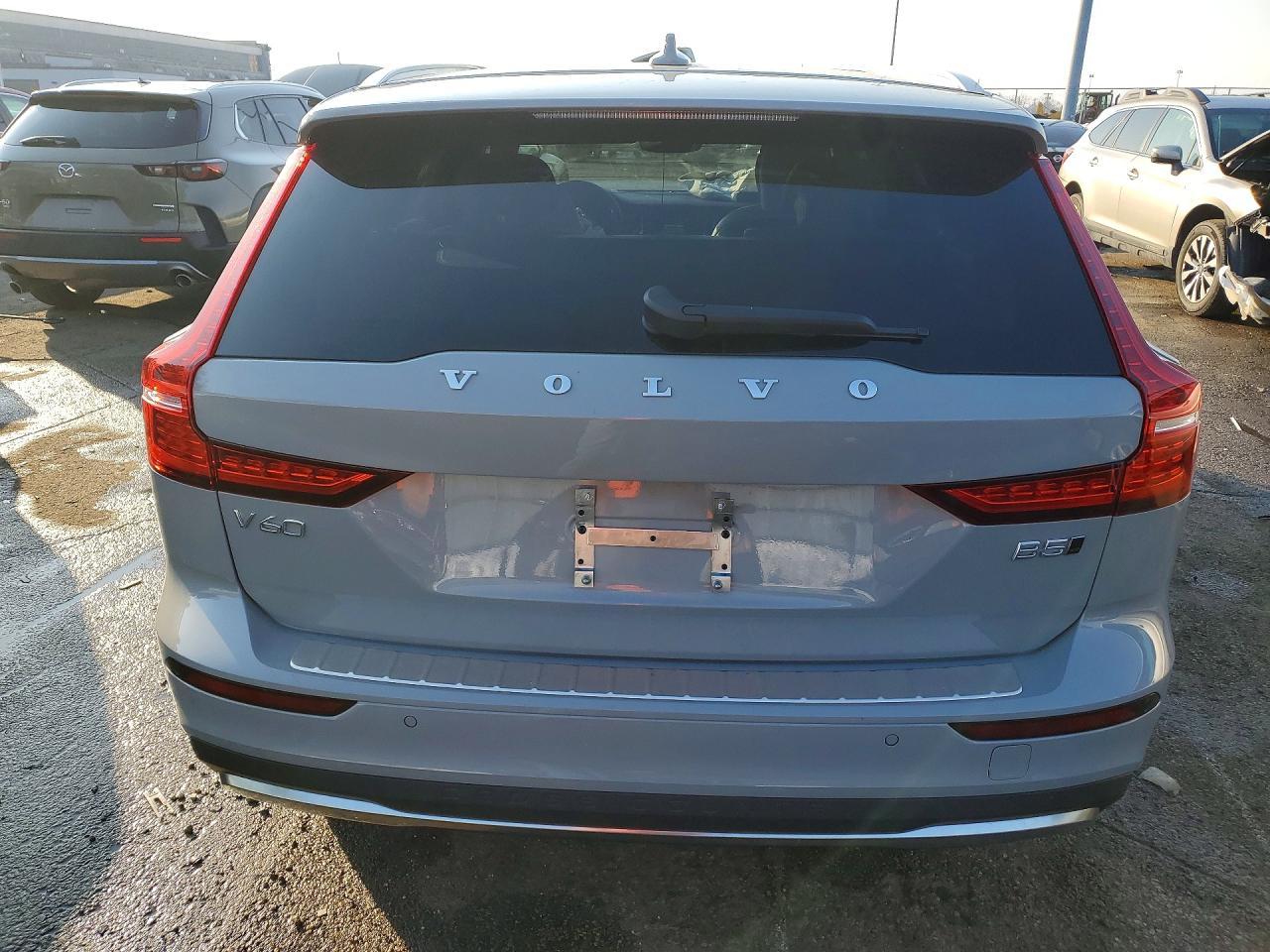 2025 Volv V60