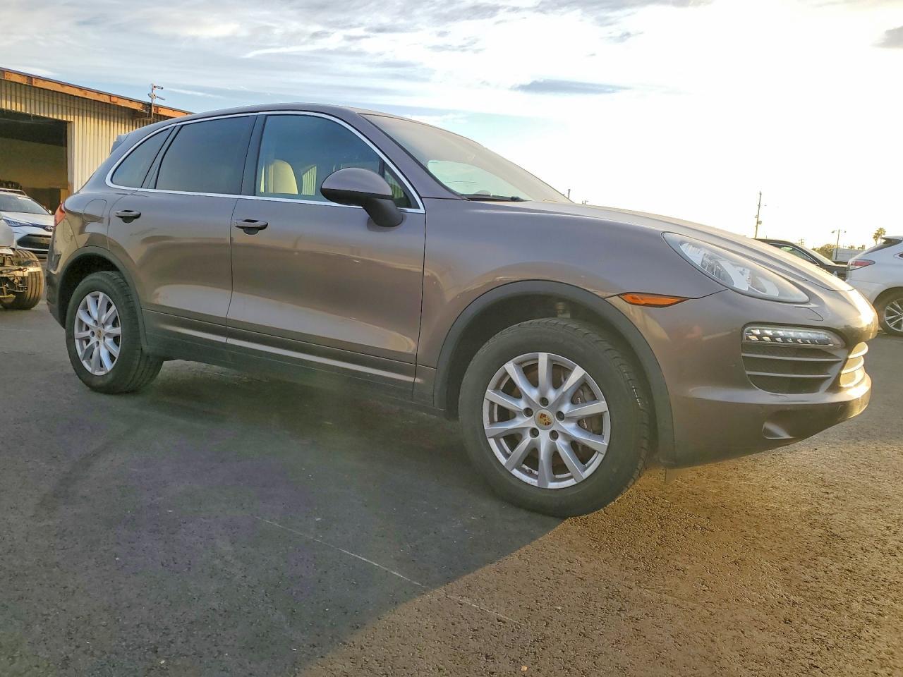 2012 PORSCHE CAYENNE