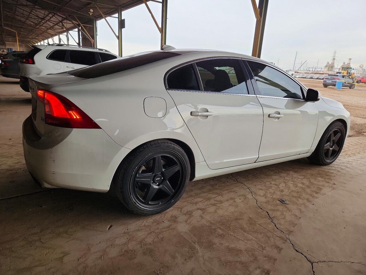 2015 VOLVO S60