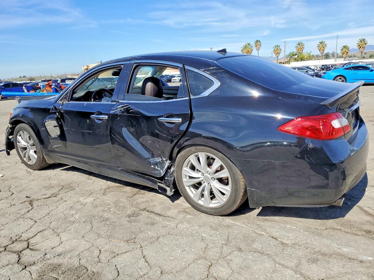 2011 INFINITI M56
