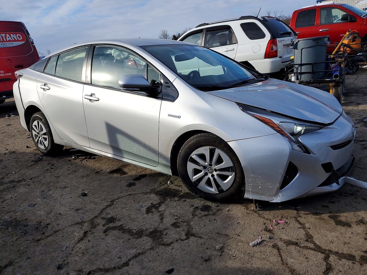 2016 TOYOTA PRIUS