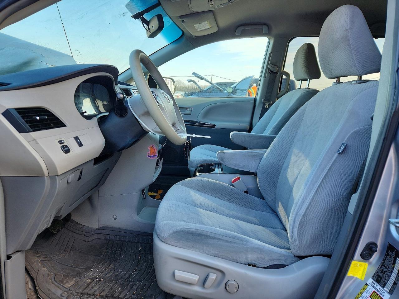 2012 TOYOTA SIENNA