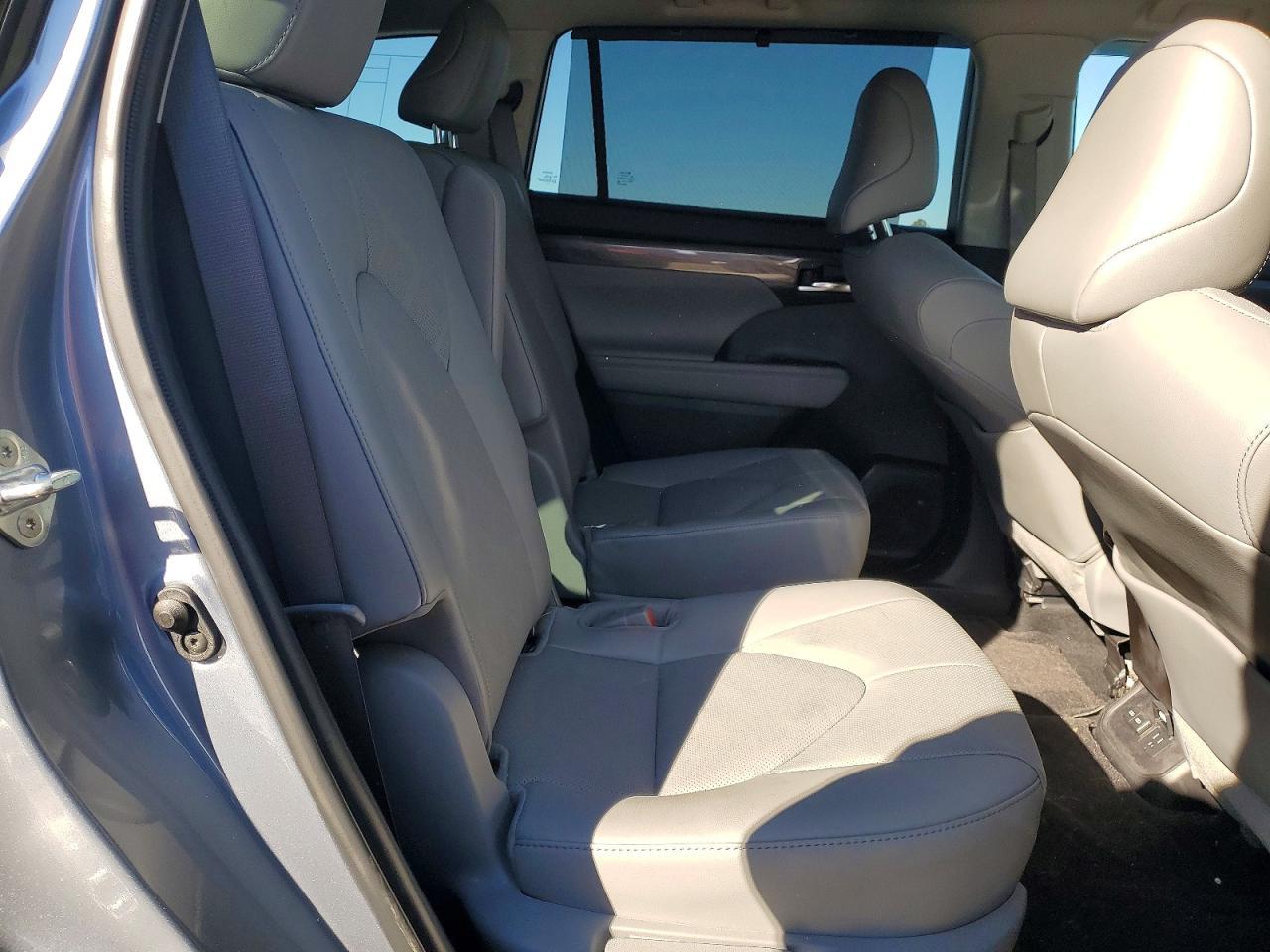 2022 TOYOTA HIGHLANDER