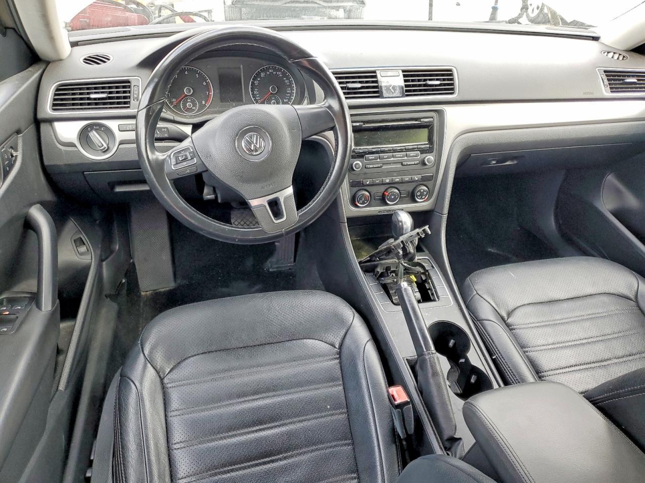 2015 VOLKSWAGEN Passat