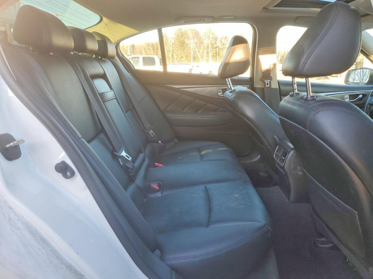 2015 INFINITI Q50