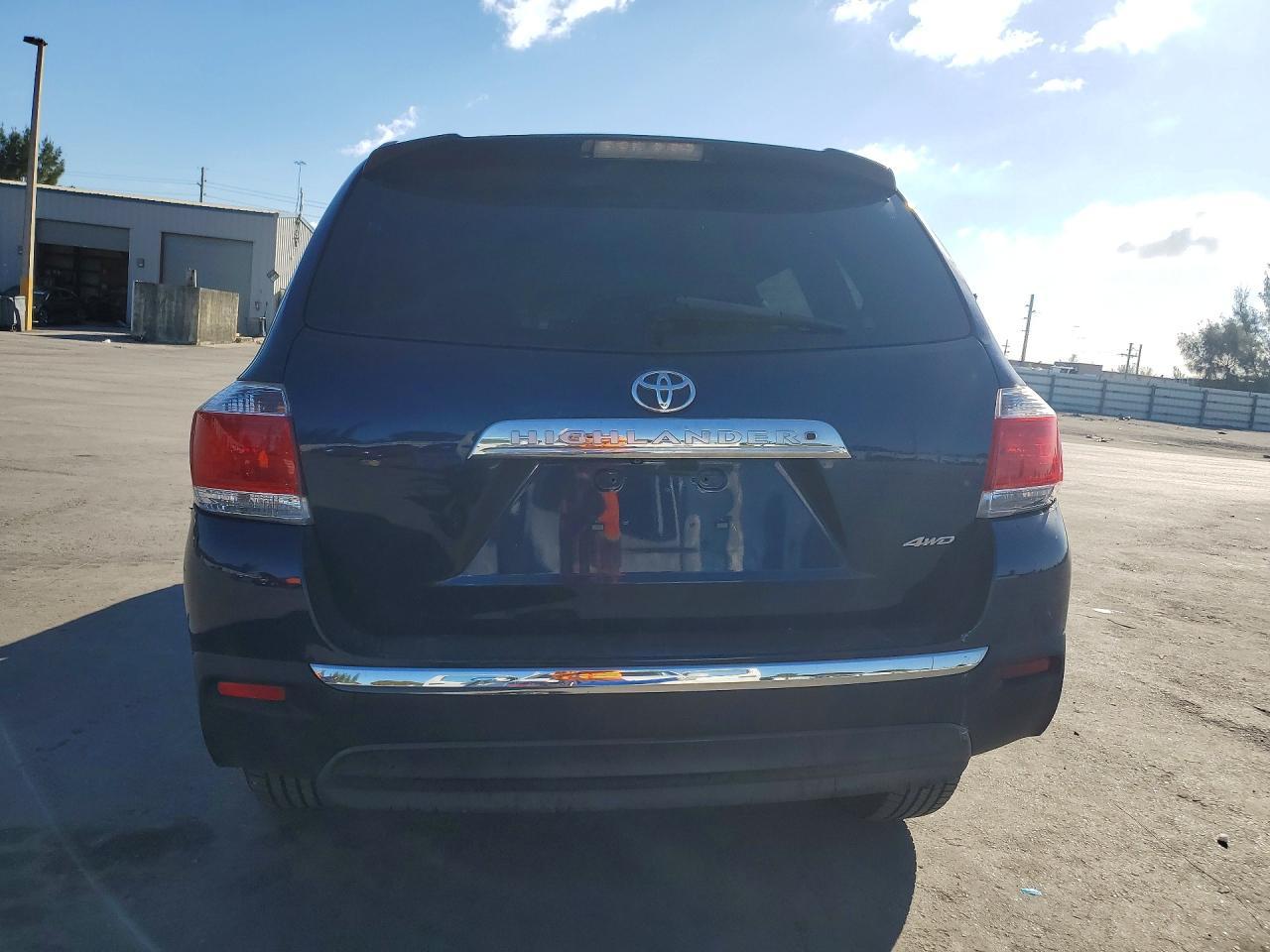 2013 TOYOTA HIGHLANDER