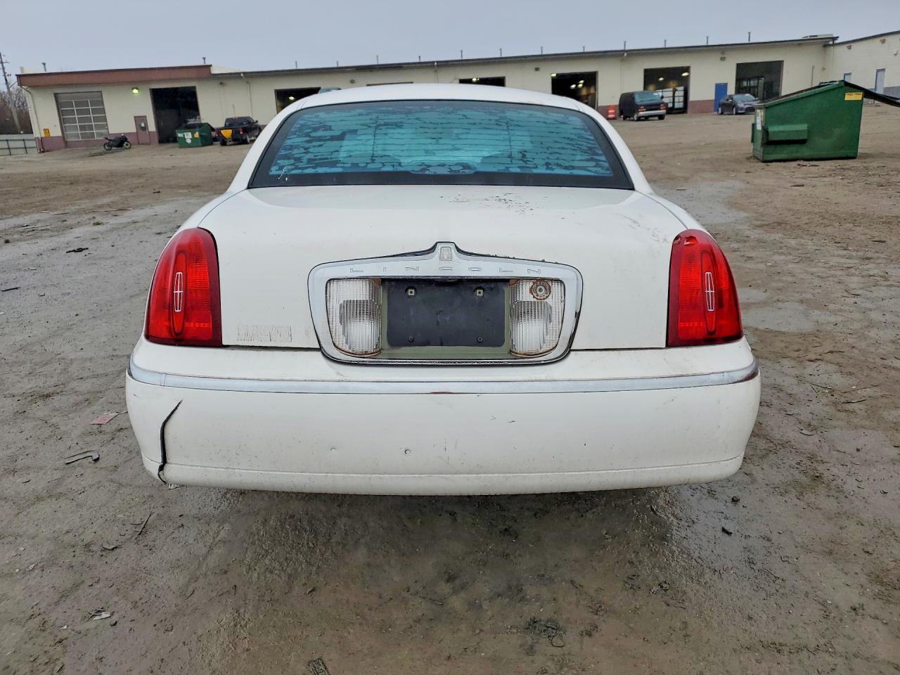 2000 LINCOLN Town Car
