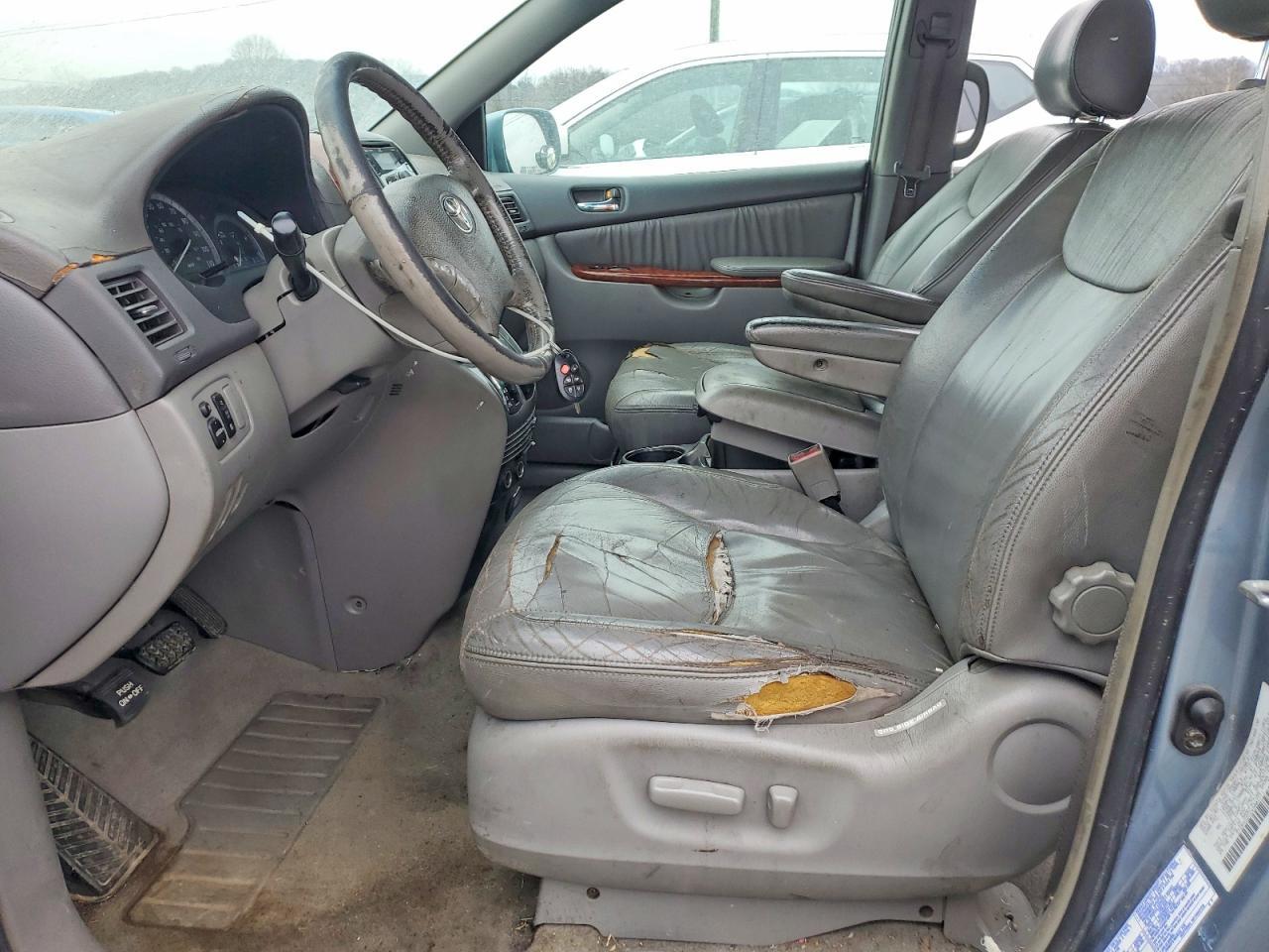 2004 TOYOTA SIENNA