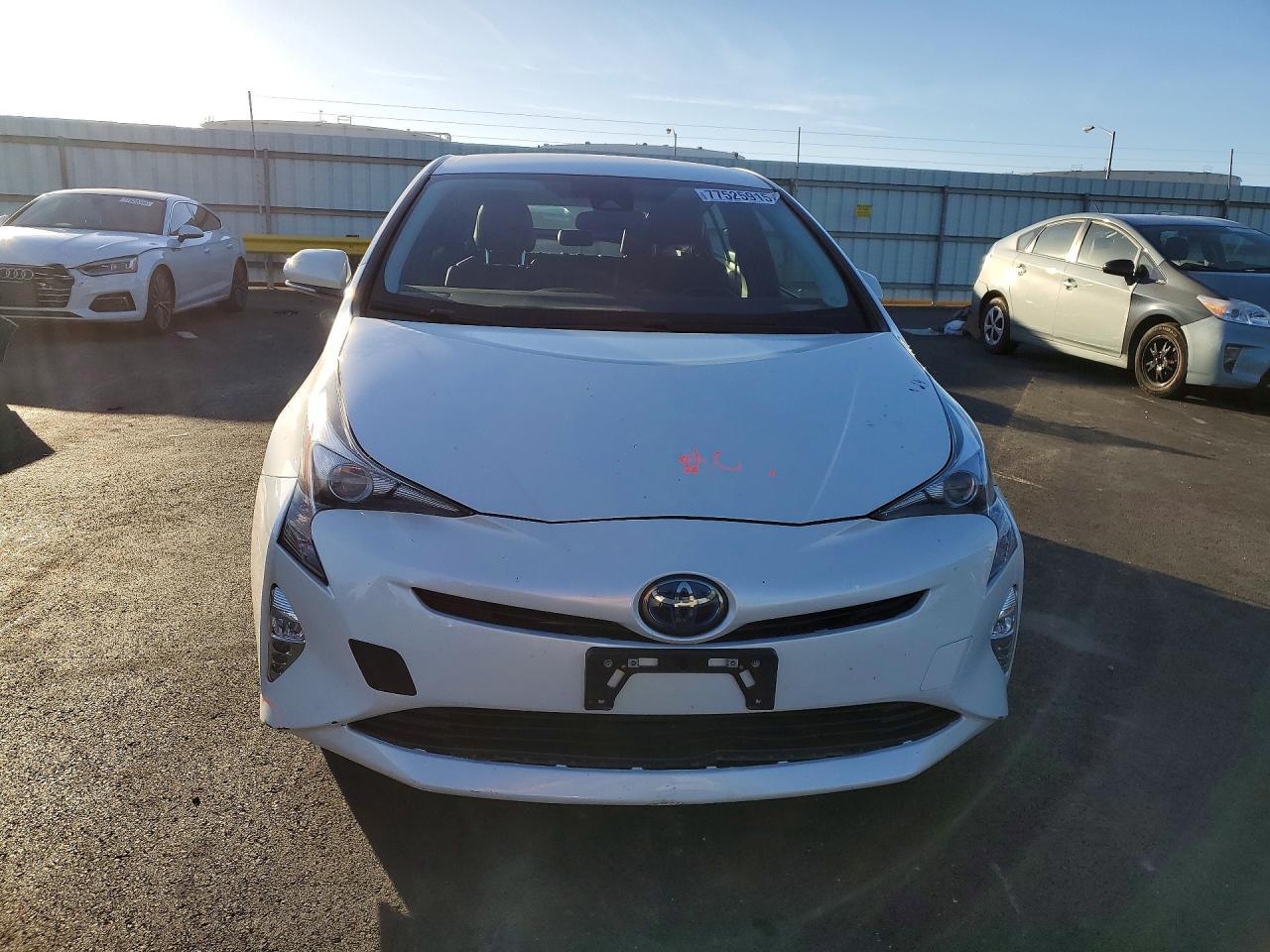 2016 TOYOTA PRIUS