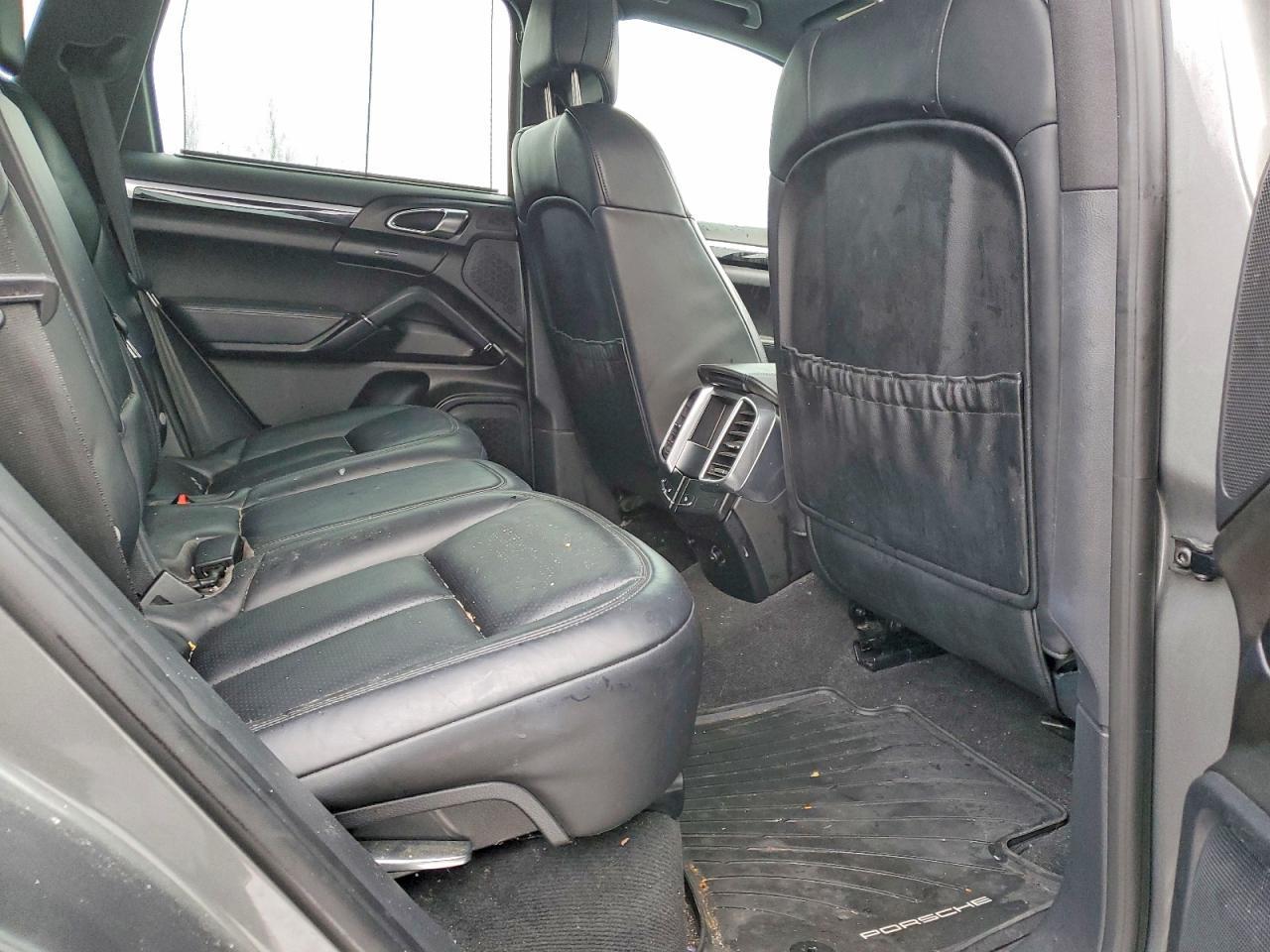 2015 PORSCHE CAYENNE