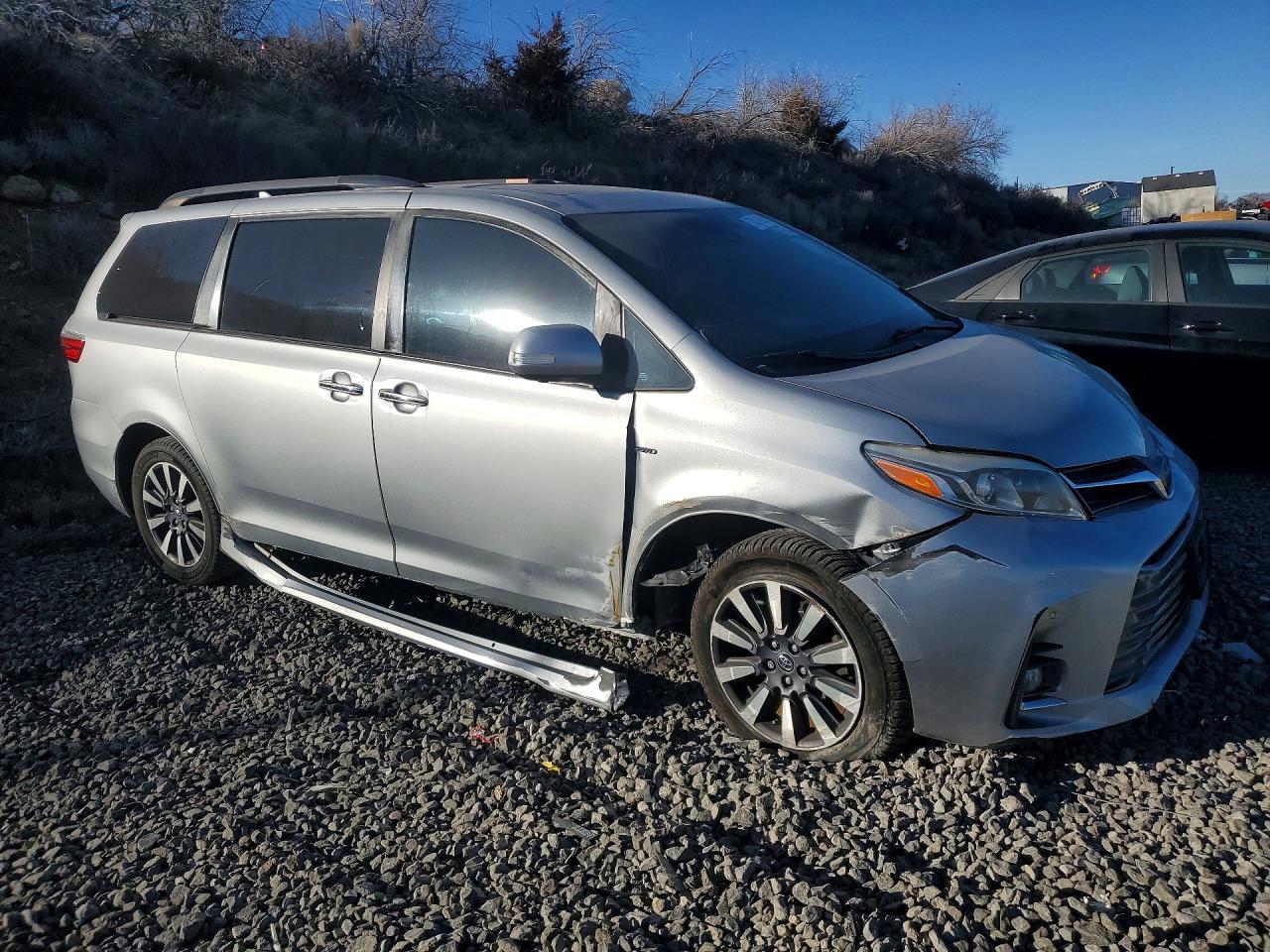 2019 TOYOTA SIENNA