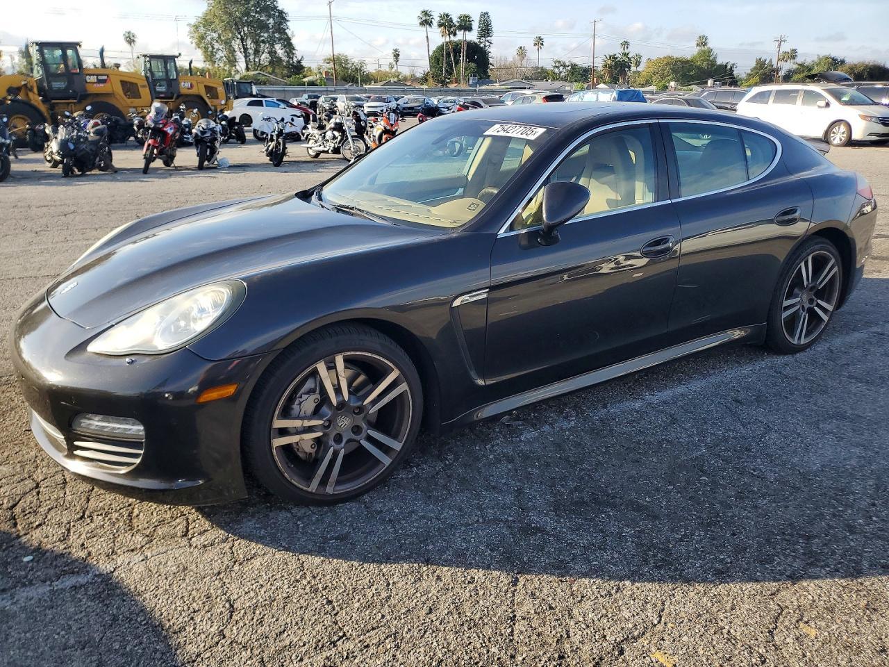 2011 PORSCHE Panamera