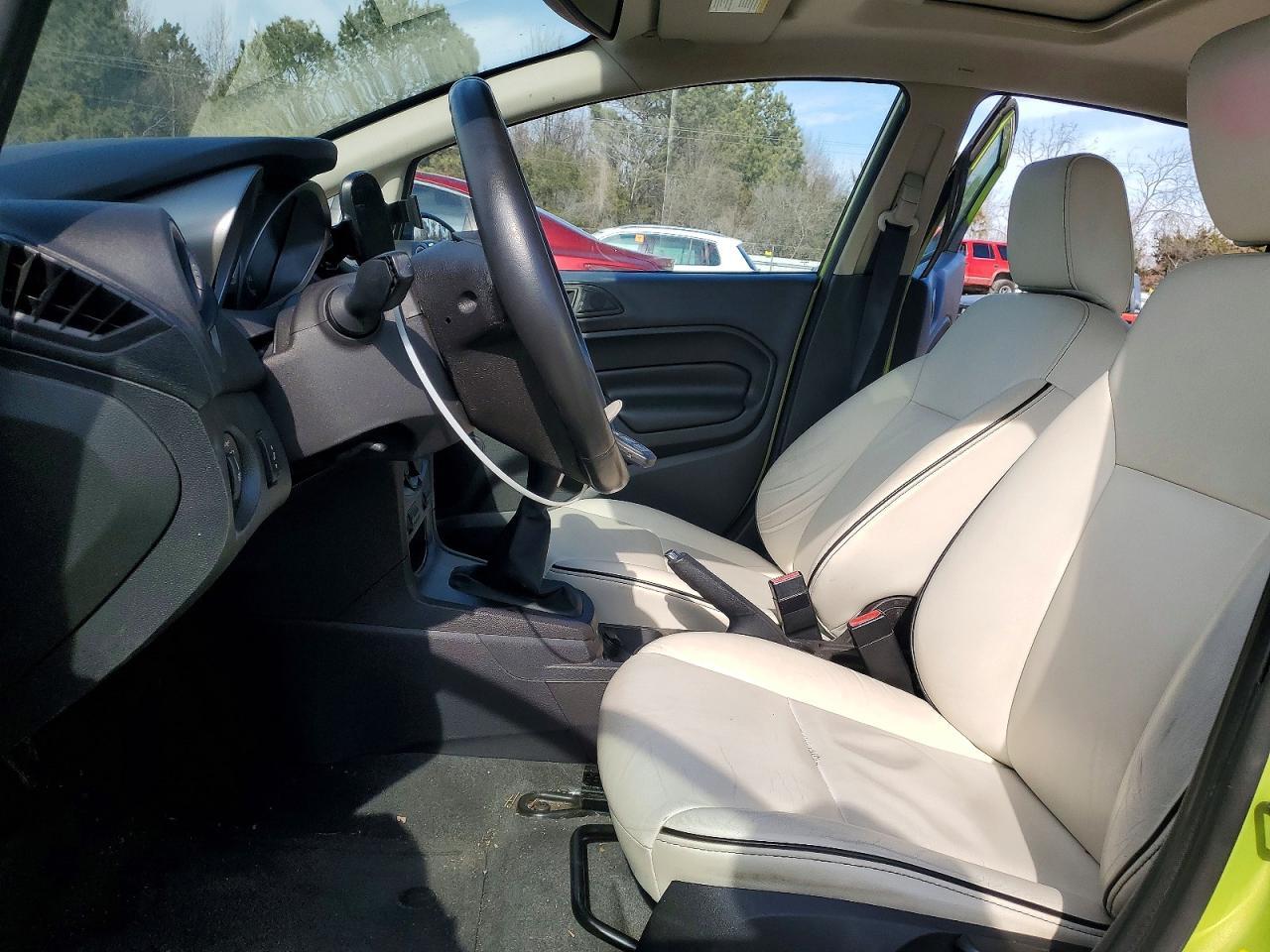 2011 FORD Fiesta