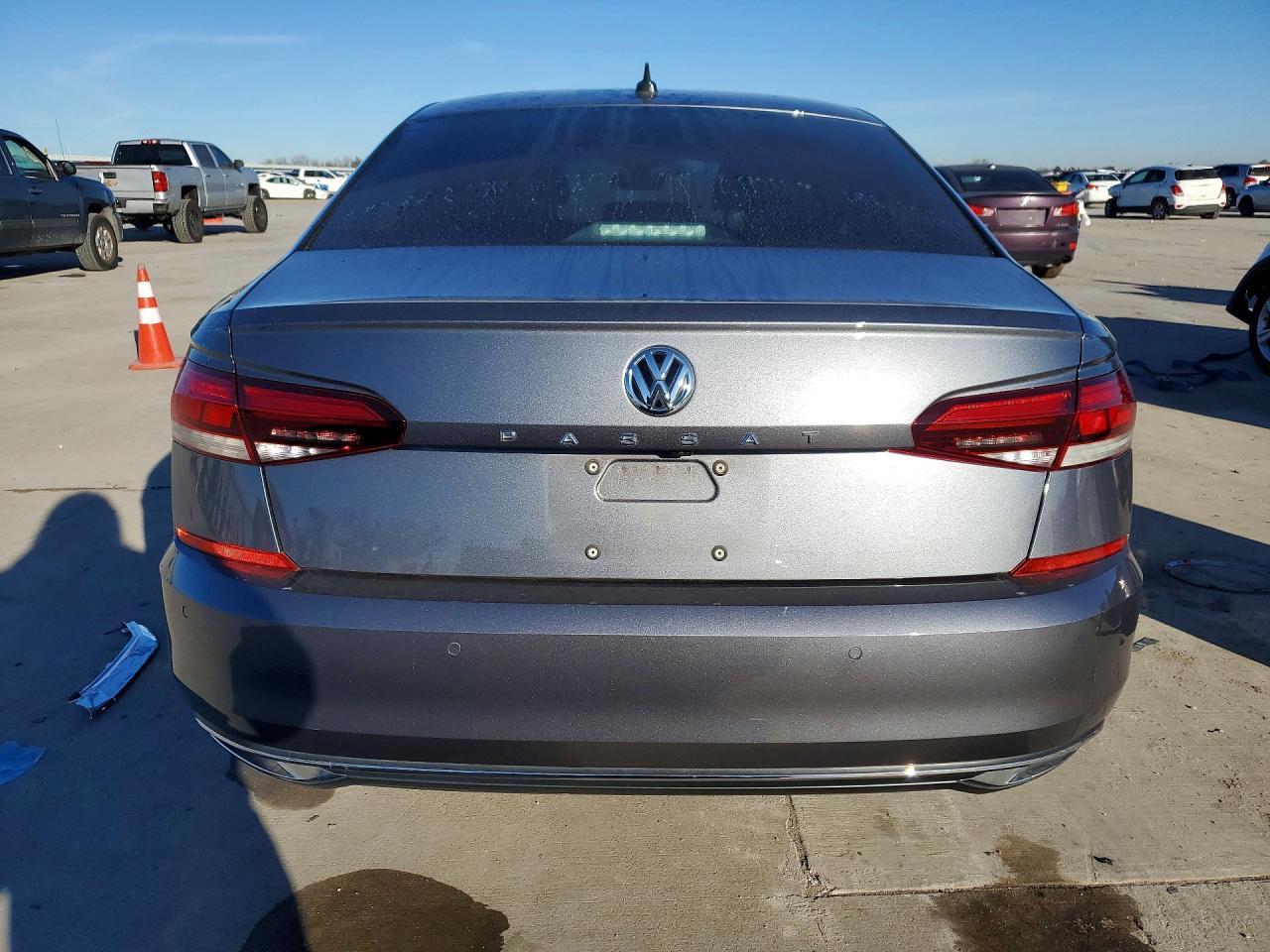 2022 VOLKSWAGEN Passat
