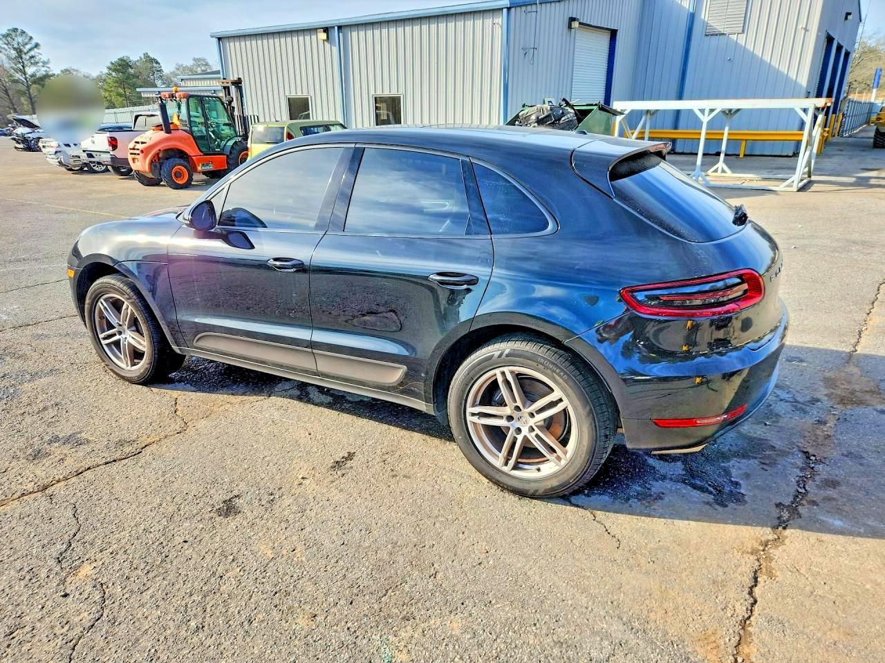 2017 PORSCHE Macan