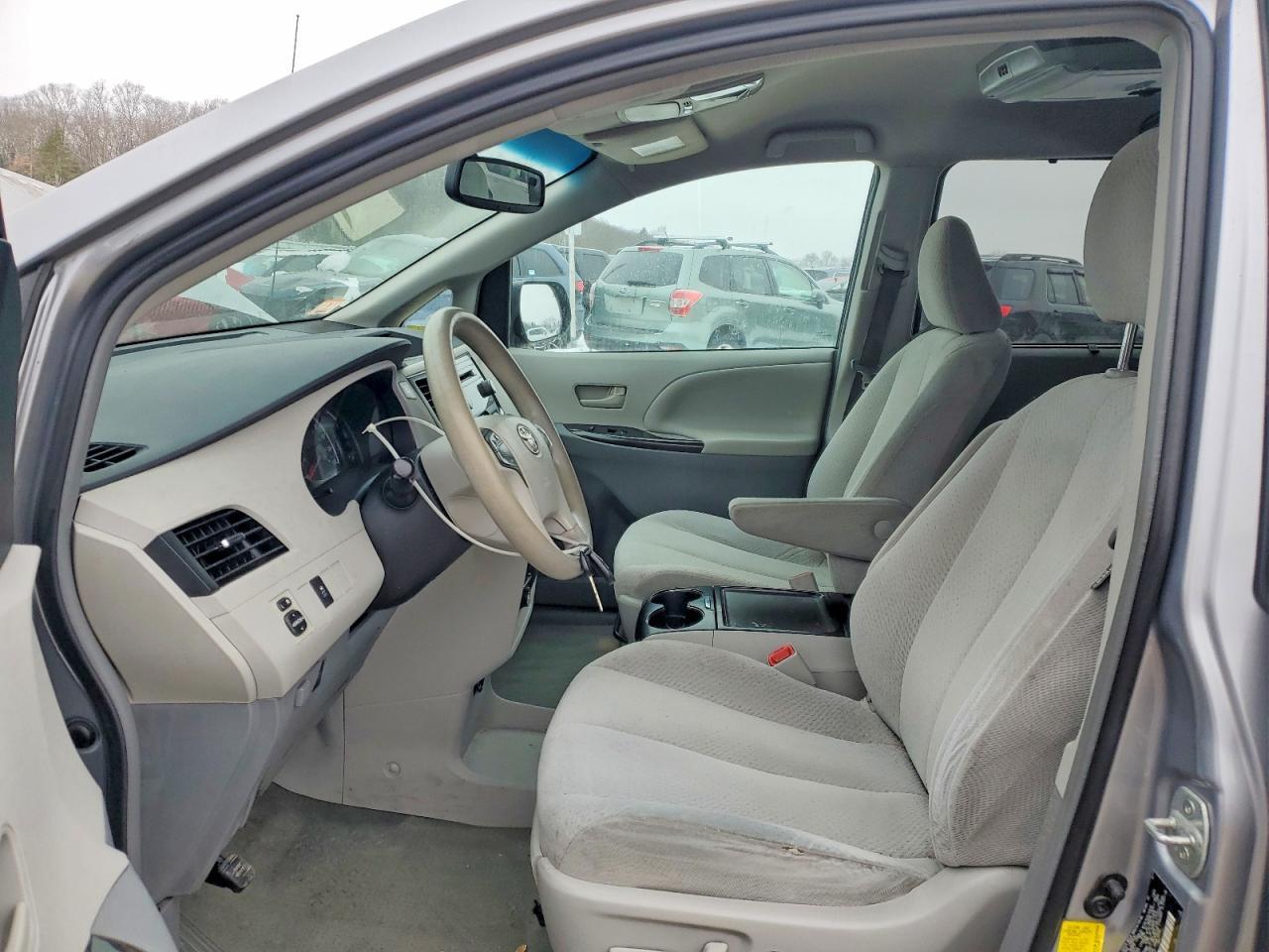2012 TOYOTA SIENNA