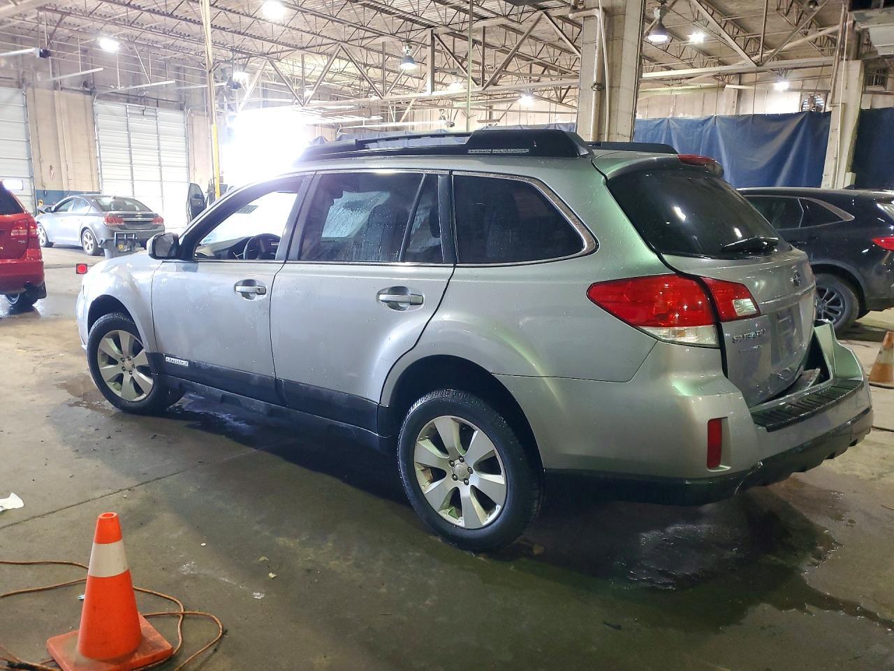 2010 SUBARU Outback