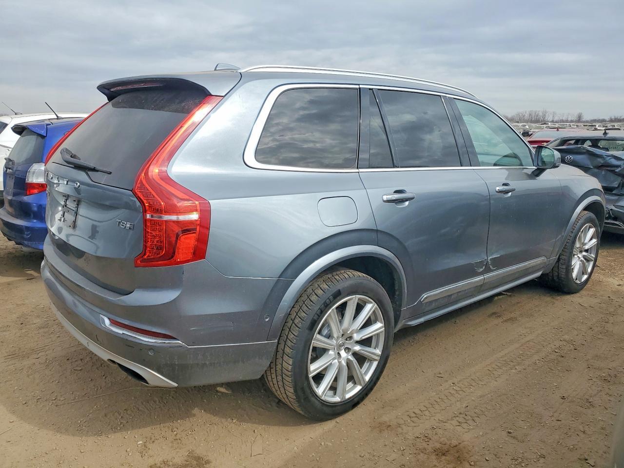 2017 VOLVO XC90