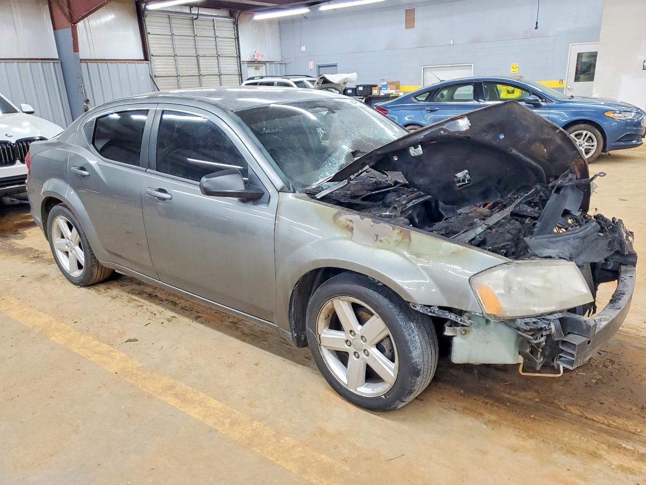 2013 DODGE Avenger