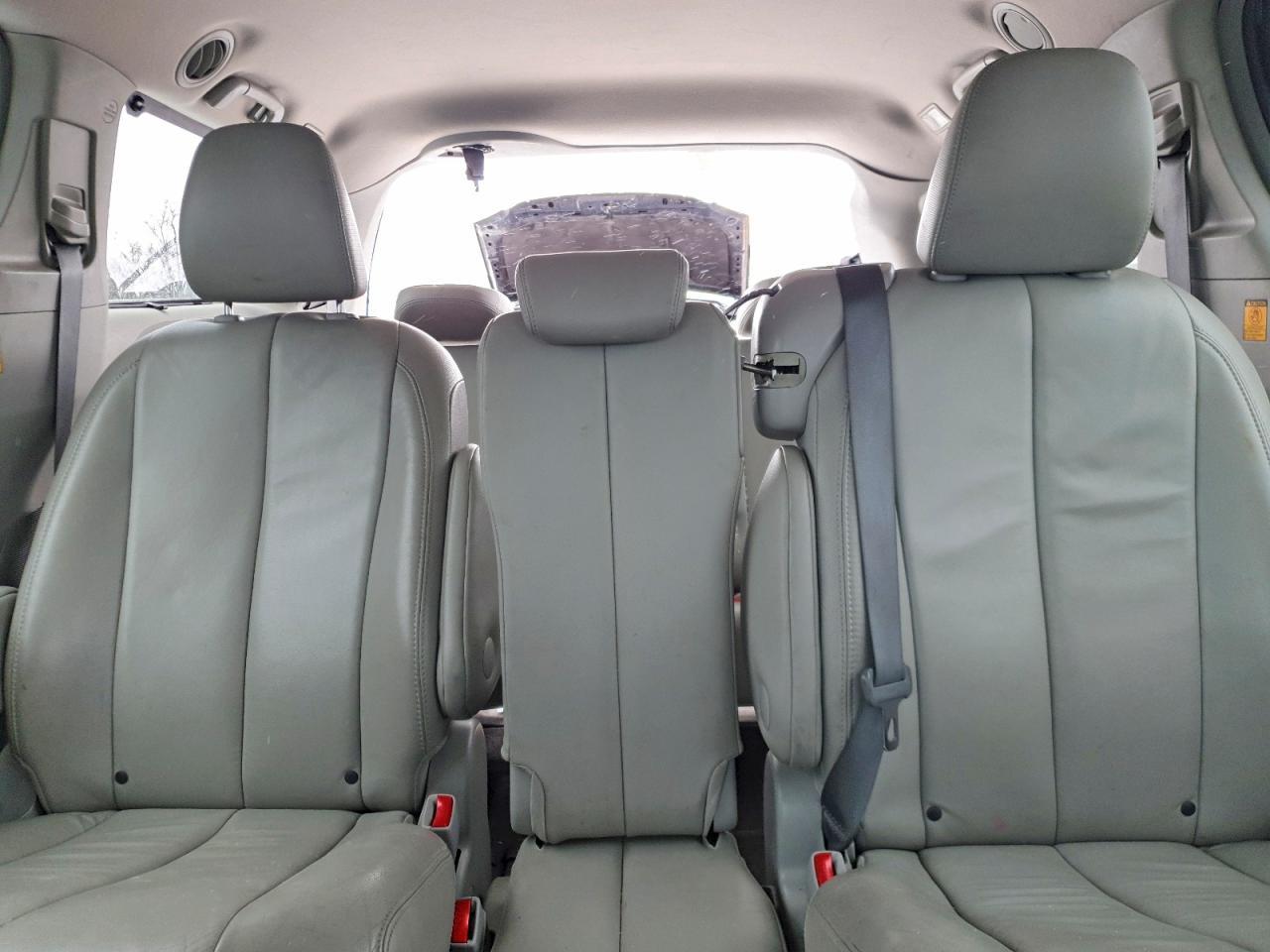 2013 TOYOTA SIENNA