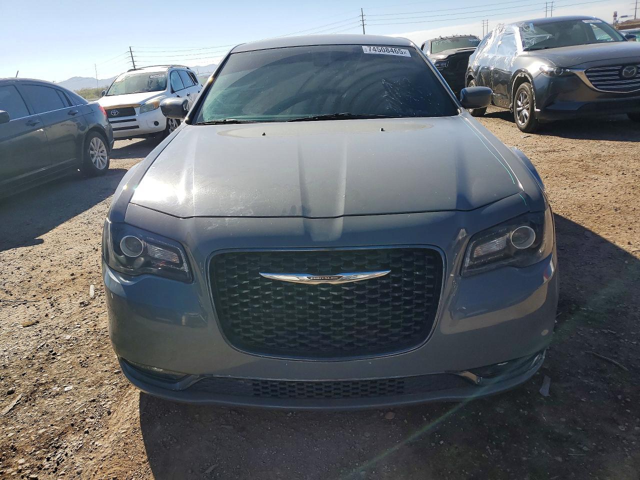 2019 CHRYSLER 300