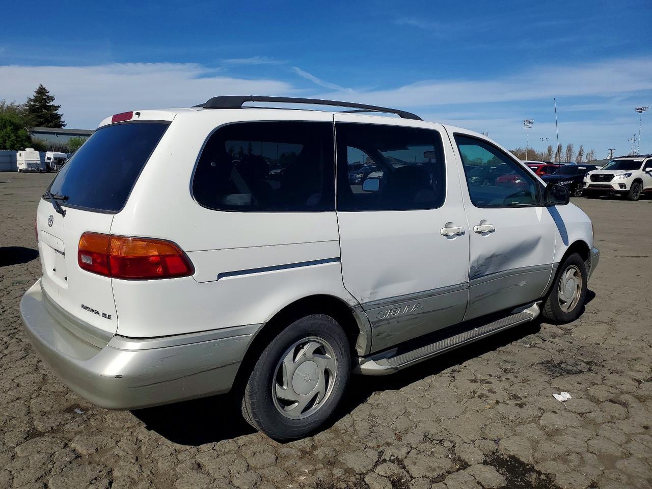 2000 TOYOTA SIENNA