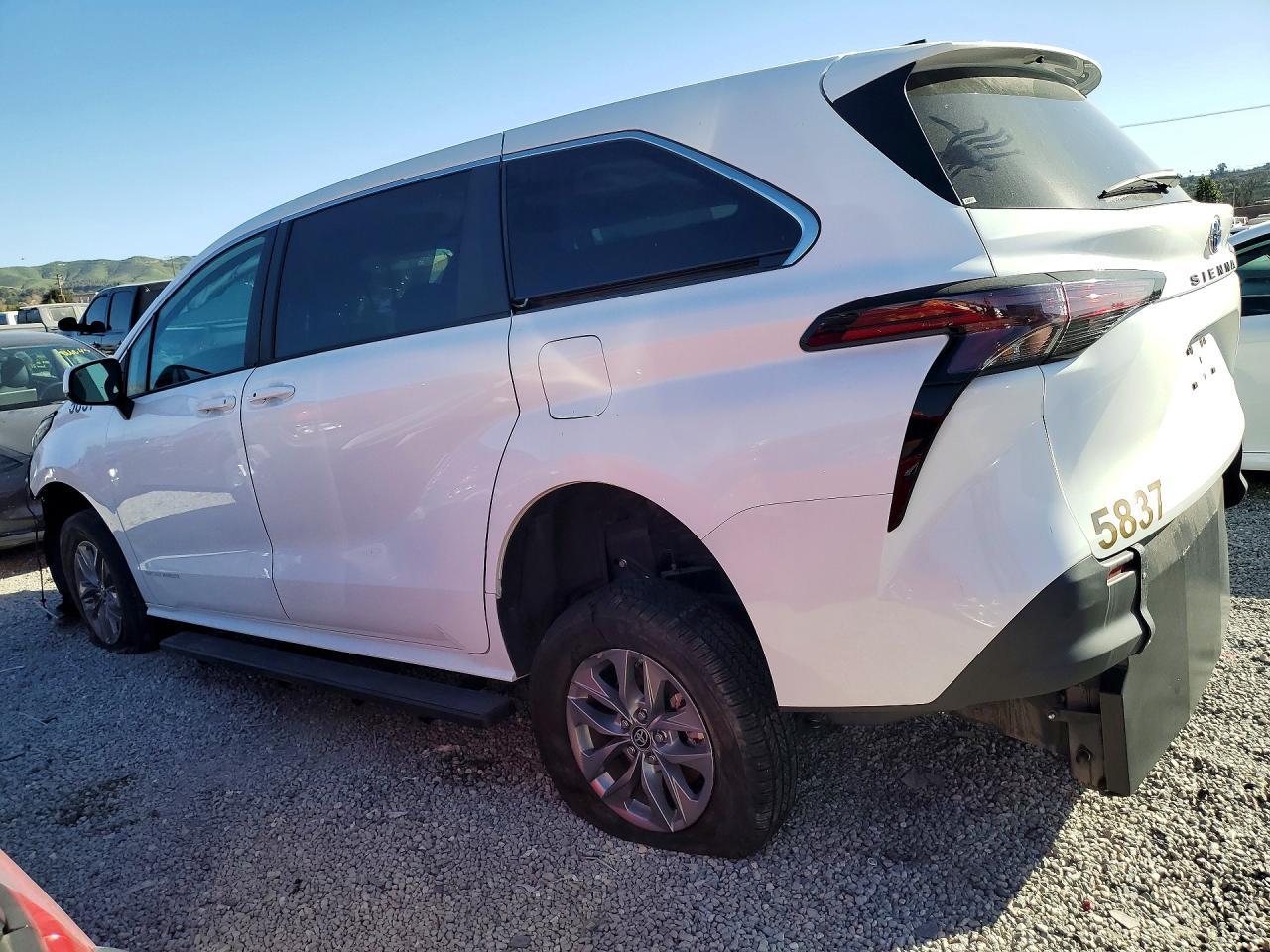 2024 TOYOTA SIENNA
