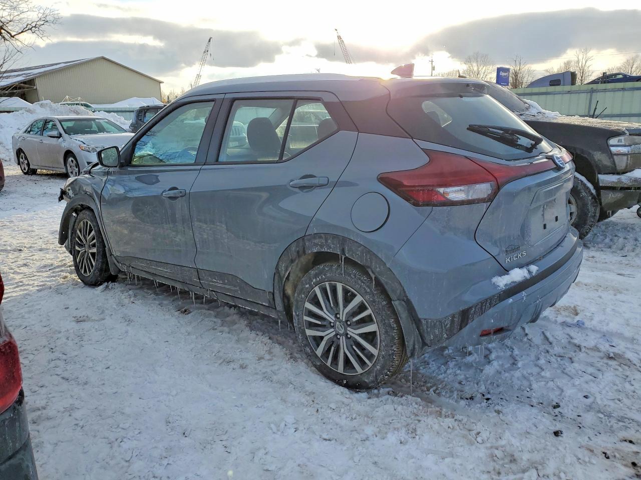 2021 NISSAN KICKS