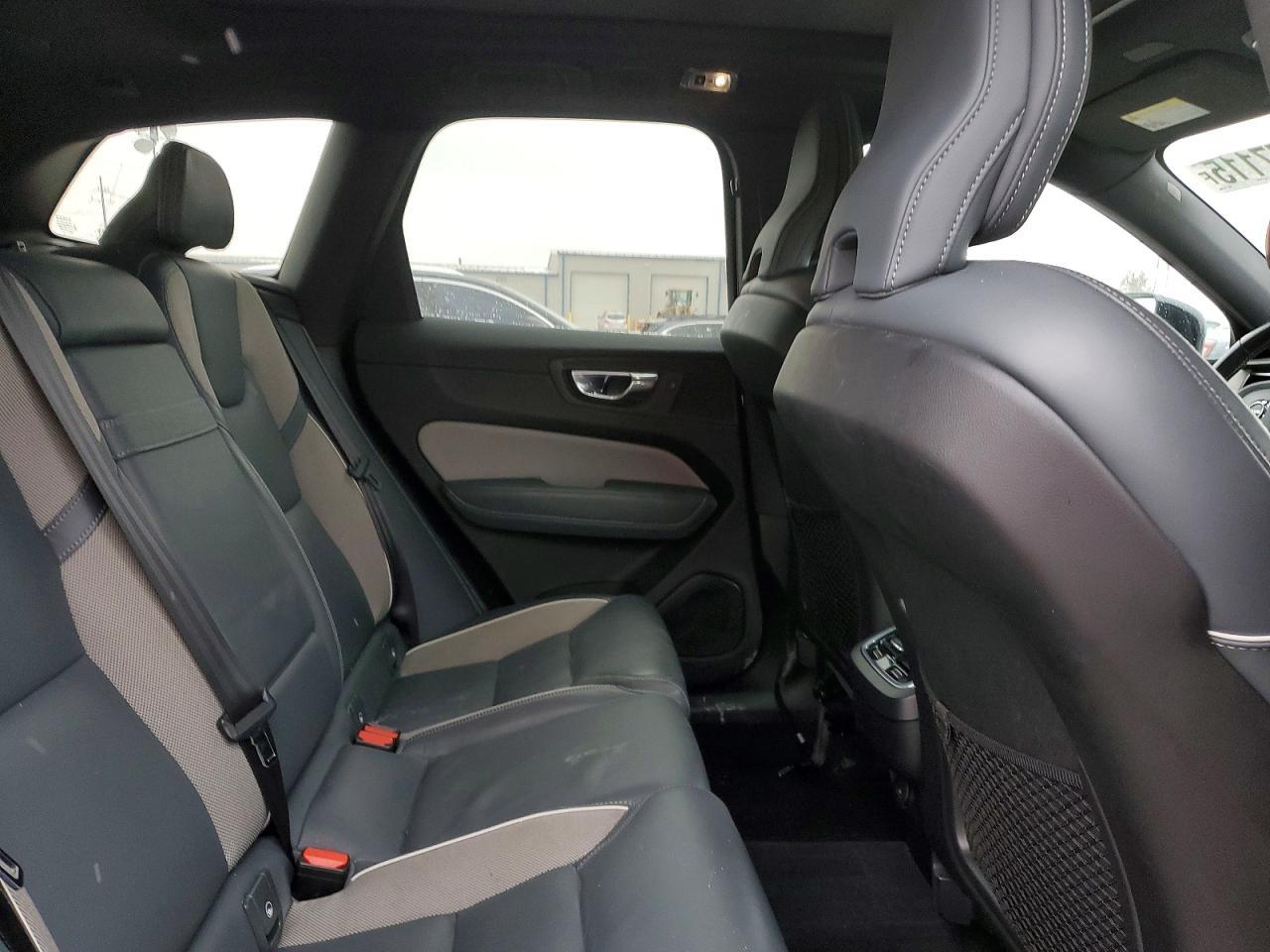 2021 VOLVO XC60