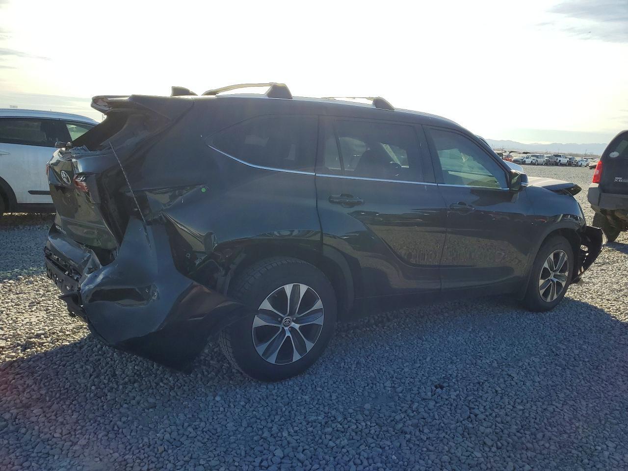 2022 TOYOTA HIGHLANDER