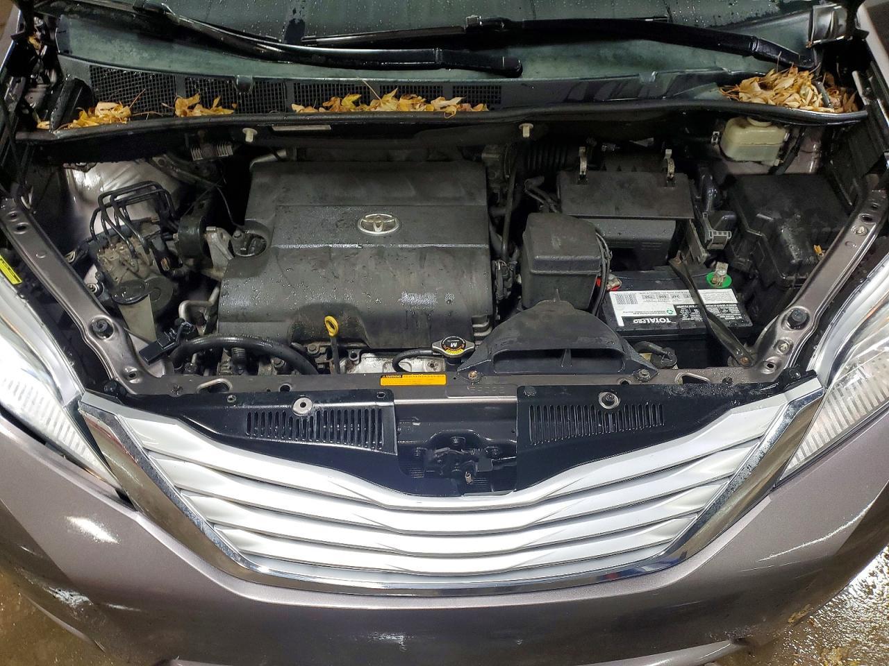 2013 TOYOTA SIENNA