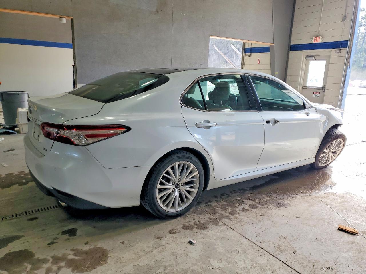 2018 TOYOTA CAMRY