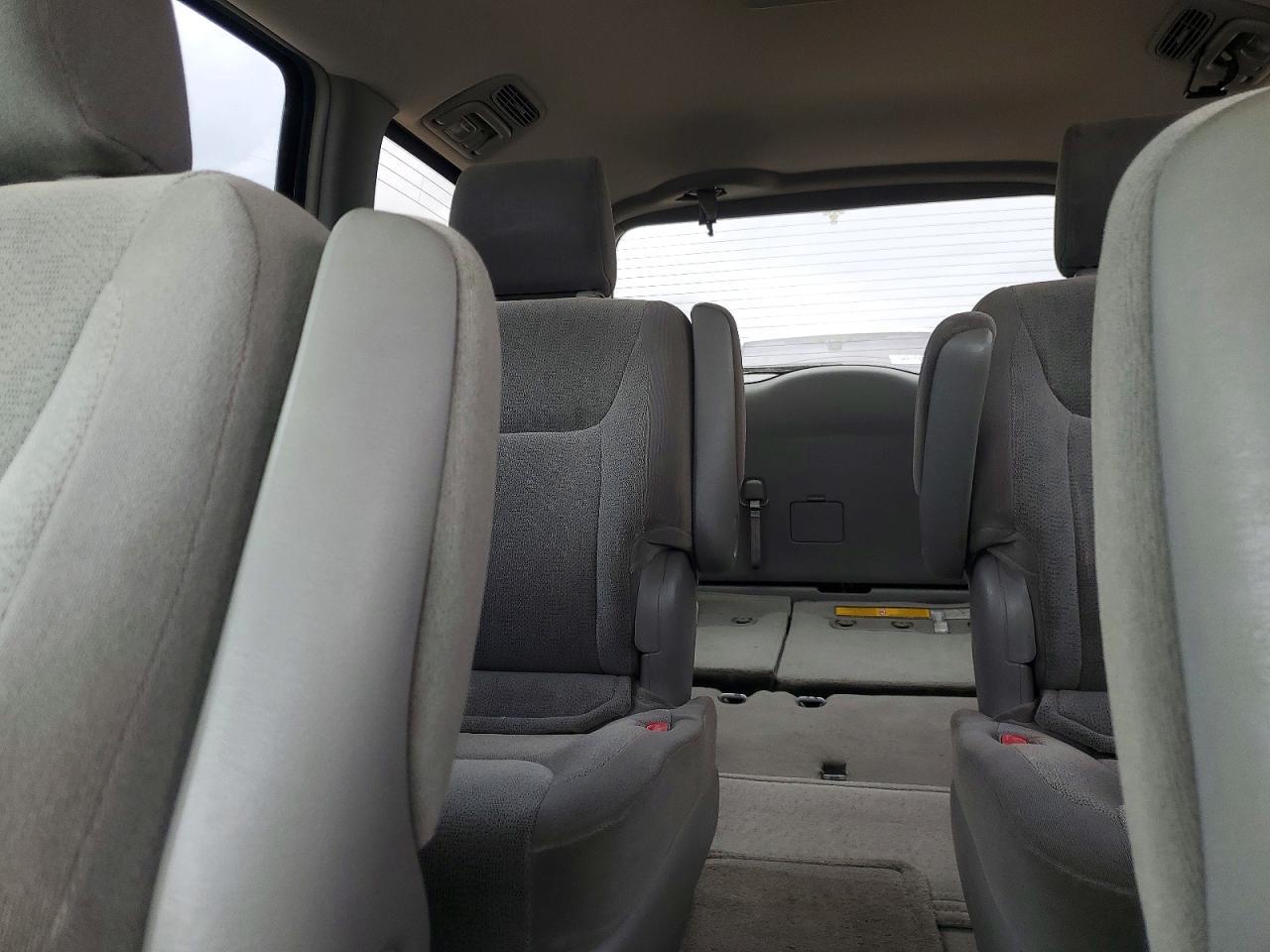 2004 TOYOTA SIENNA