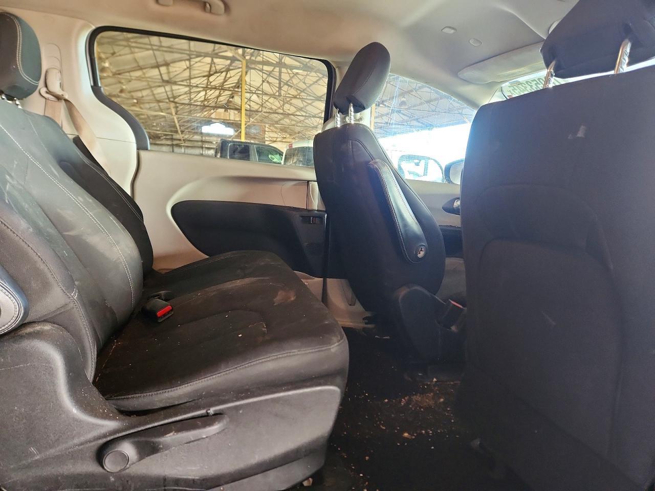 2020 CHRYSLER Voyager