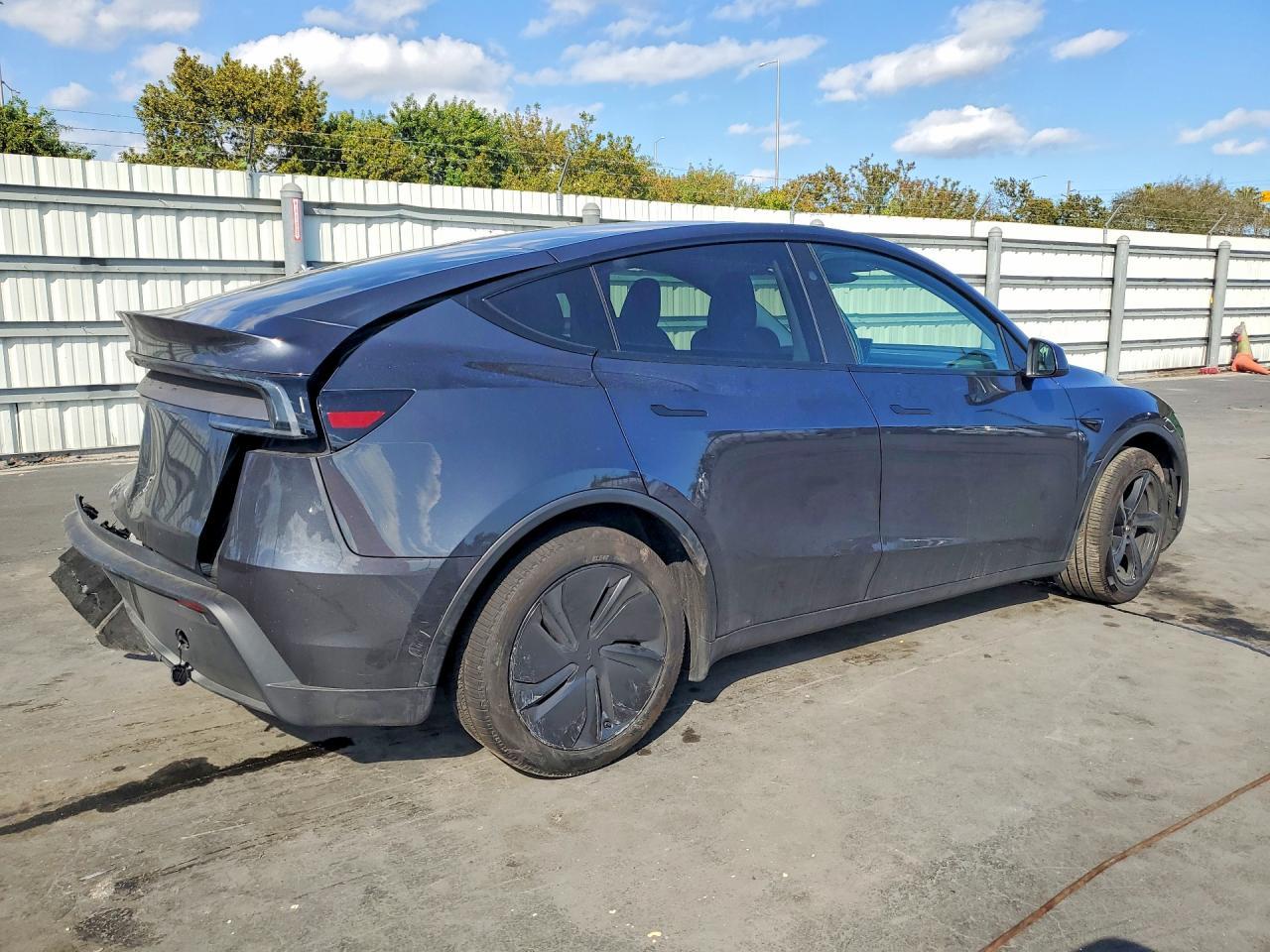 2026 TESLA MODEL Y
