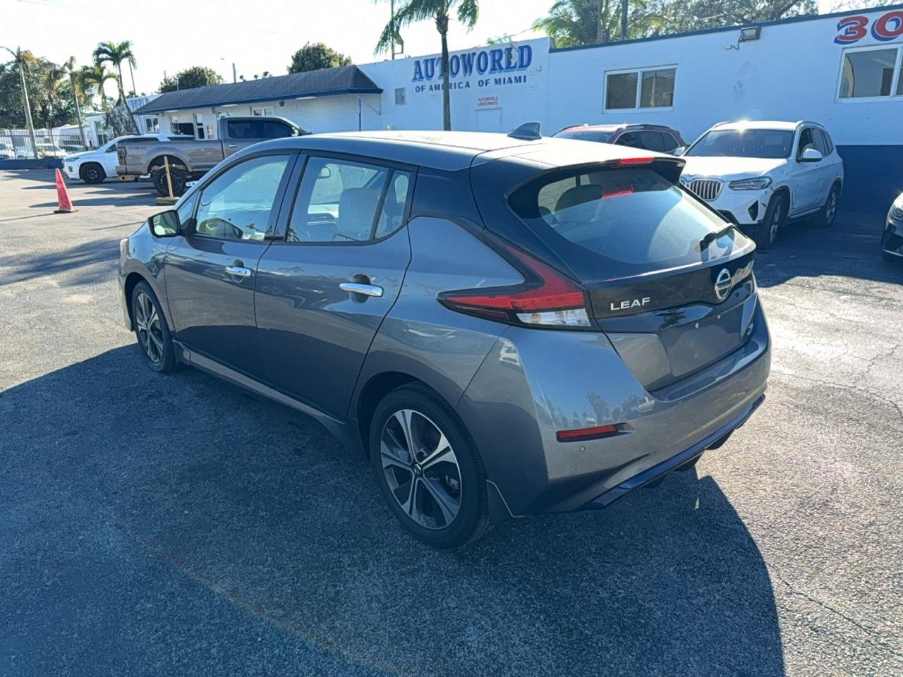 2021 NISSAN LEAF