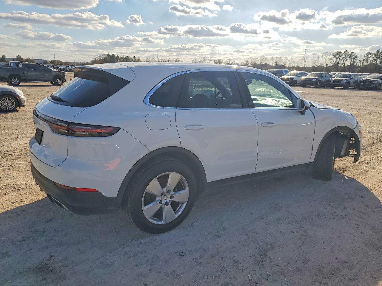 2019 PORSCHE CAYENNE