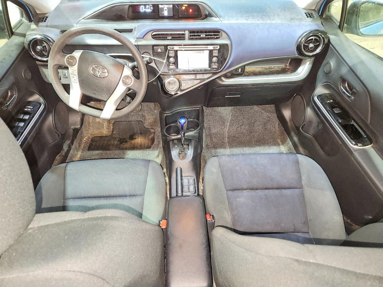 2016 TOYOTA Prius c