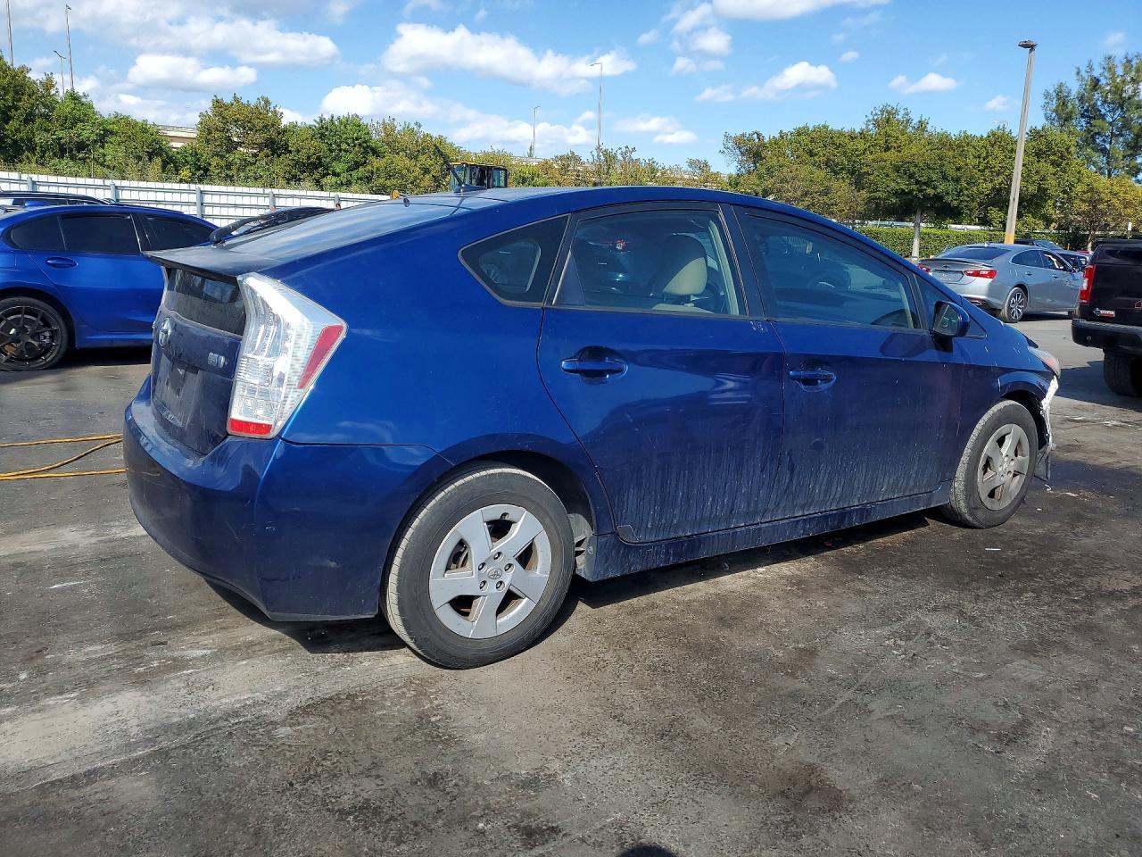 2011 TOYOTA PRIUS