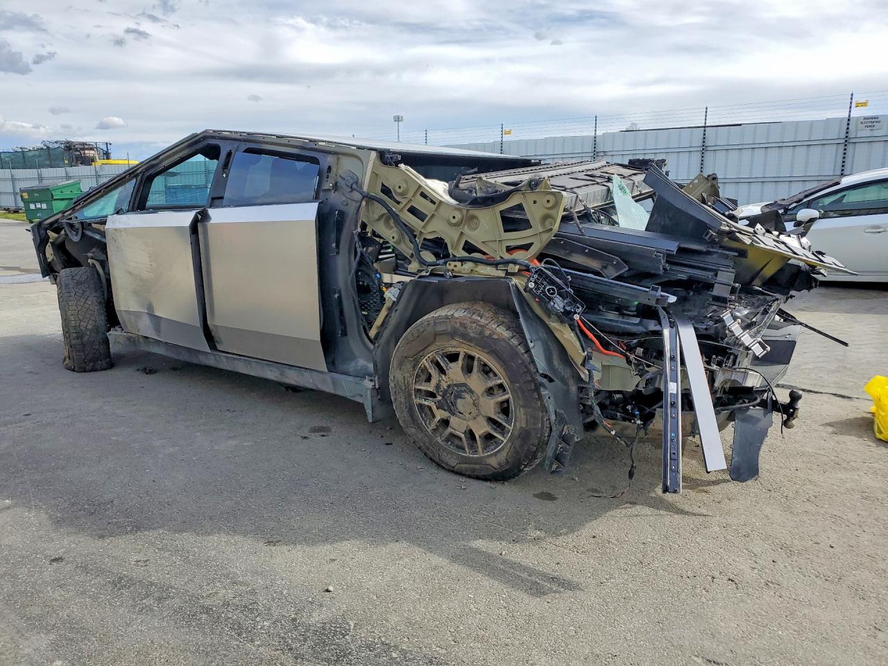 2024 TESLA Cybertruck