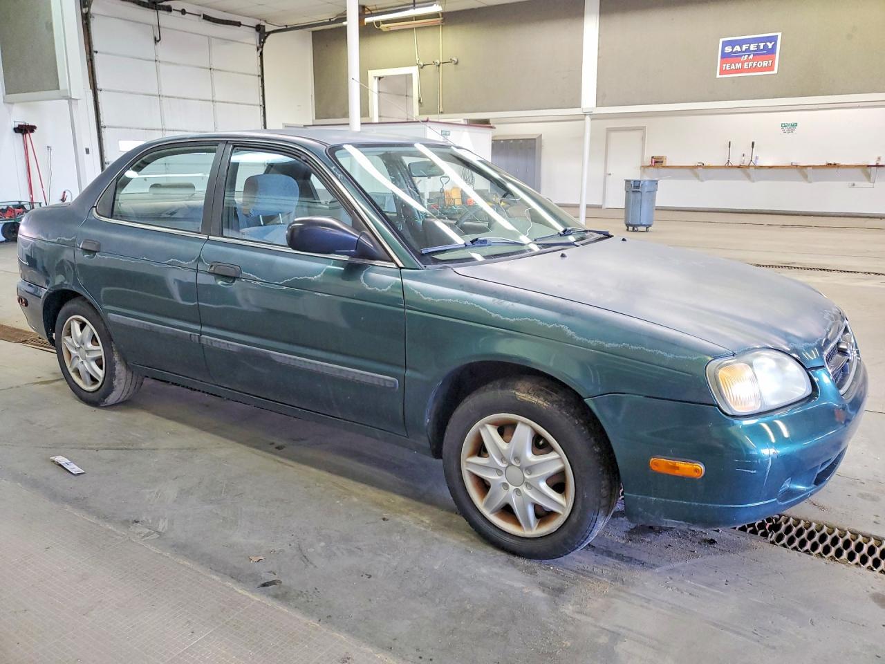 1999 SUZUKI Esteem